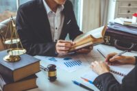 Услуги адвоката: как выбрать правильную защит